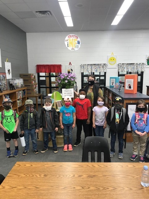Elementary students thank Mrs. Holloway